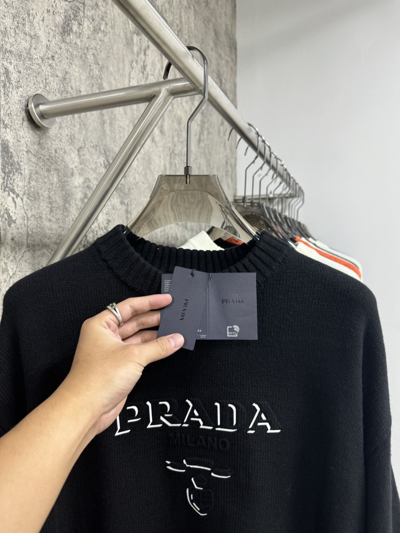 Pra*a sweater